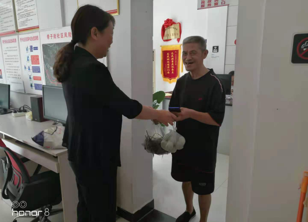 帶子街：端午香粽裹真情，不忘孤老送愛心