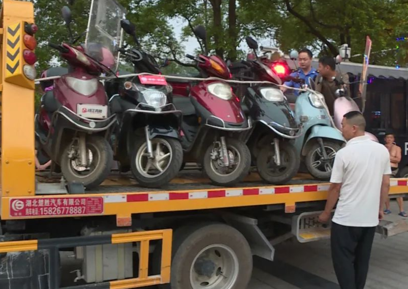 @洪江人，摩托車電動(dòng)車莫亂停放，會(huì)被拖走！