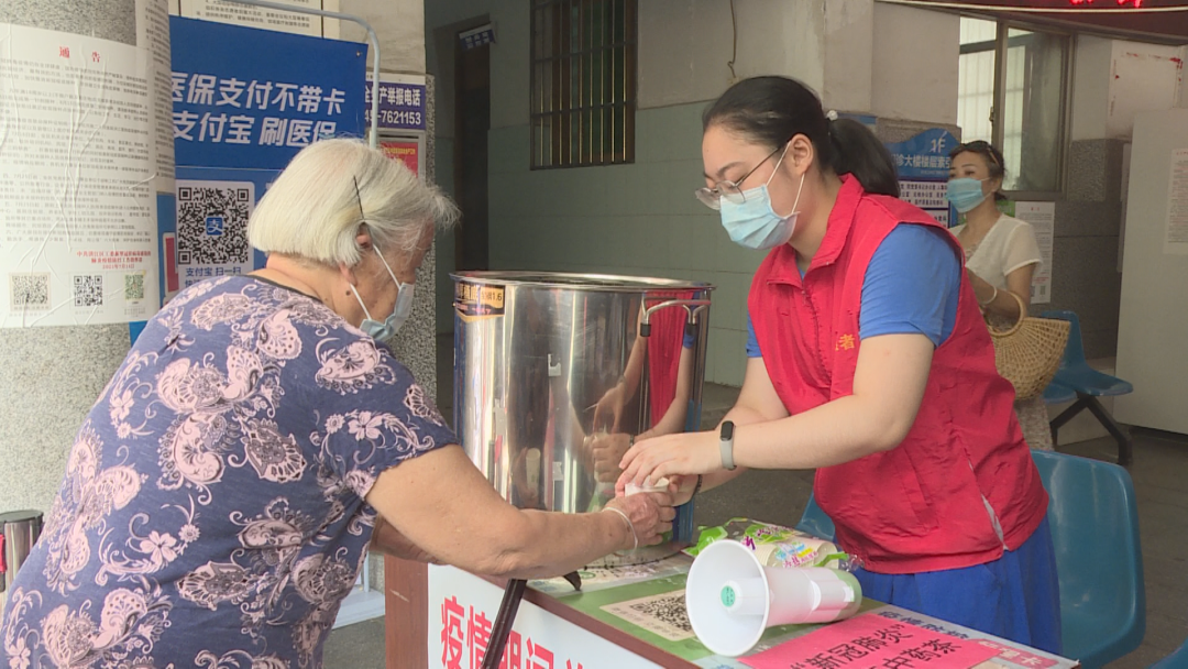 這杯暖暖的中藥茶，為抗擊疫情送上關(guān)愛！