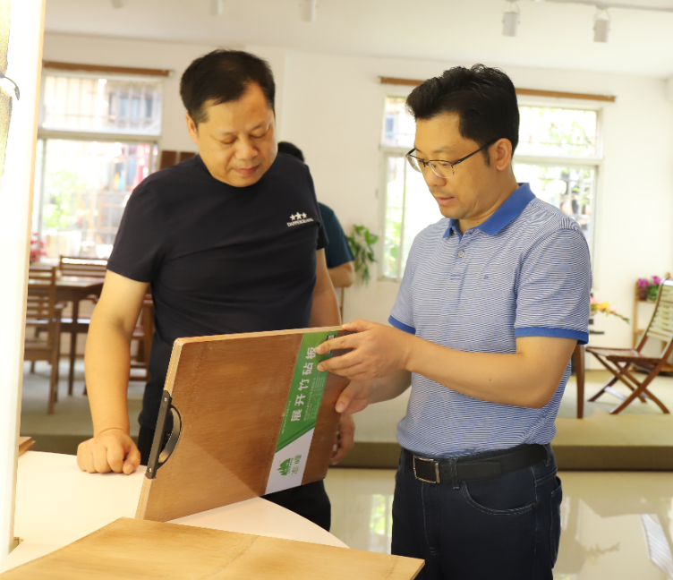 賀遵慶在洪江區(qū)調(diào)研時(shí)強(qiáng)調(diào)：著力打造清廉文化教育基地、清廉單位示范高地、清廉村居引領(lǐng)標(biāo)地