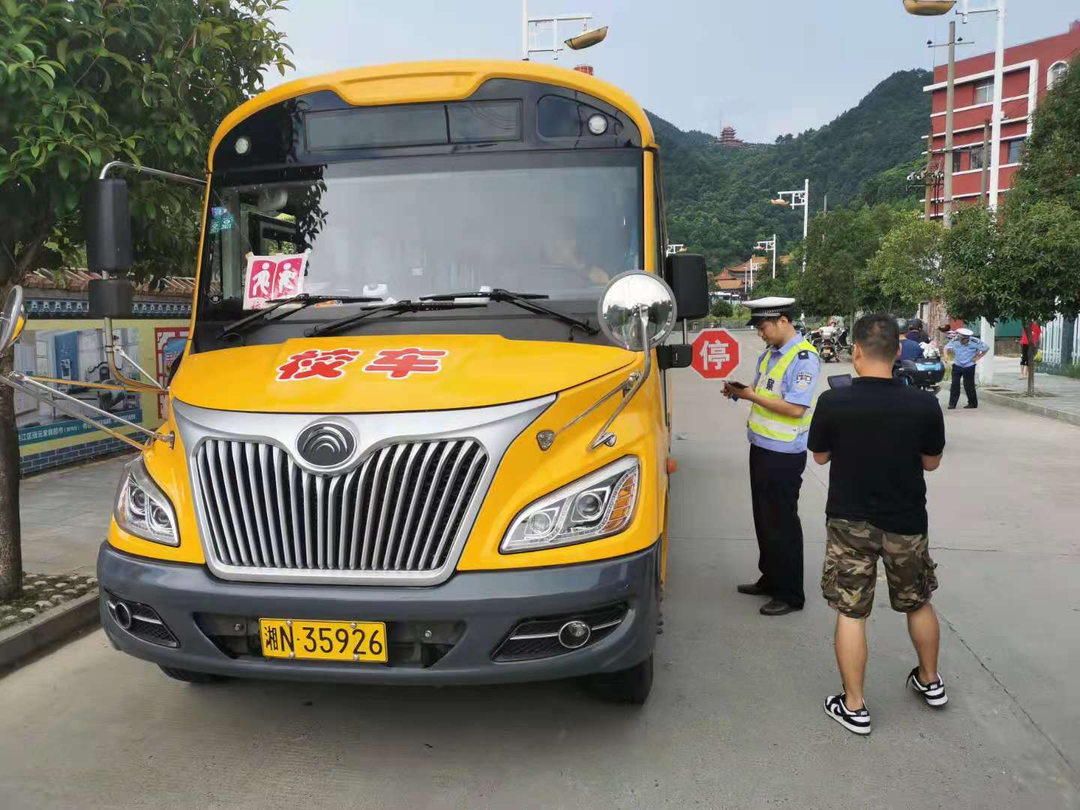 洪江區(qū)開展新學(xué)期校車安全隱患排查