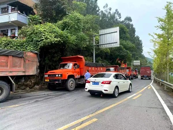 洪江區(qū)：逢車必查、違法必究！