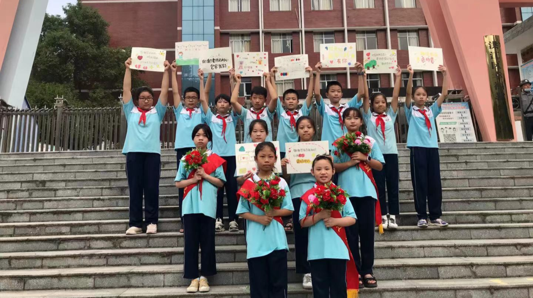 洪江區(qū)東方紅小學：這個教師節(jié)我們的心“暖暖的”
