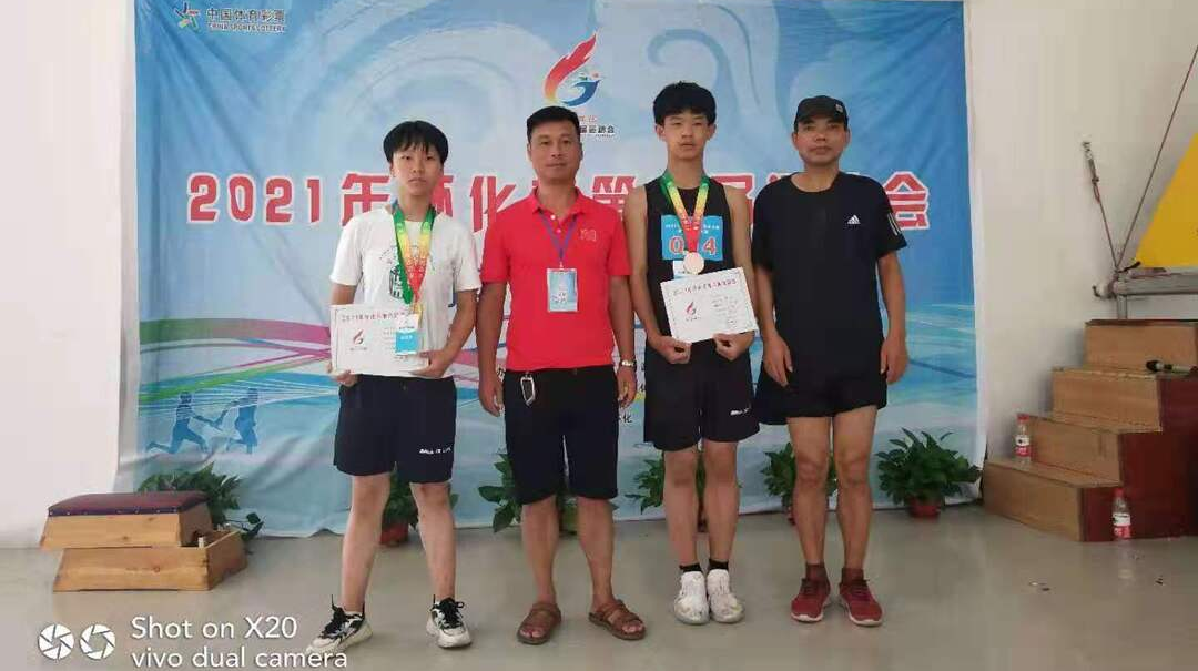 洪江區(qū)市運(yùn)會(huì)首金來(lái)了!15歲女孩攀巖奪冠