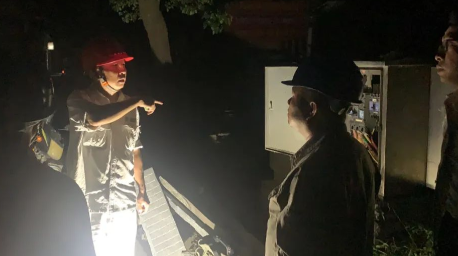 7小時(shí)連夜搶修，守護(hù)老百姓的一片光明