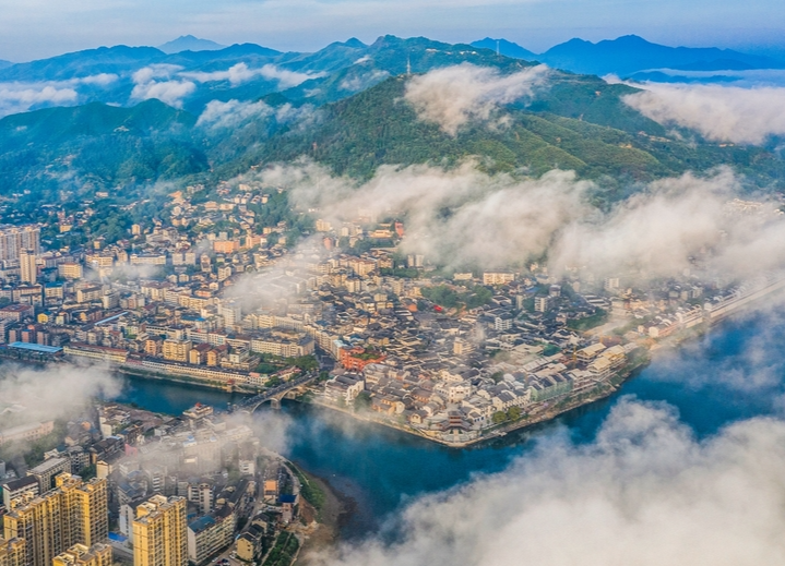 奮楫揚(yáng)帆啟新程 ——洪江區(qū)全力以赴推動高質(zhì)量跨越式發(fā)展