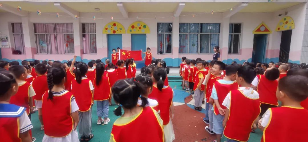 向國旗敬禮 祖國在我心中