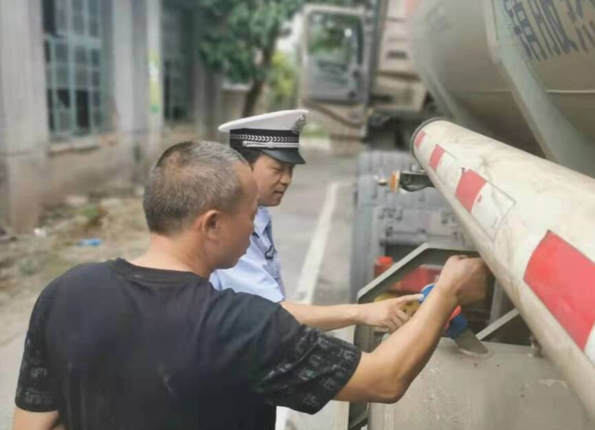 國慶出行別僥幸，洪江交警不放假！