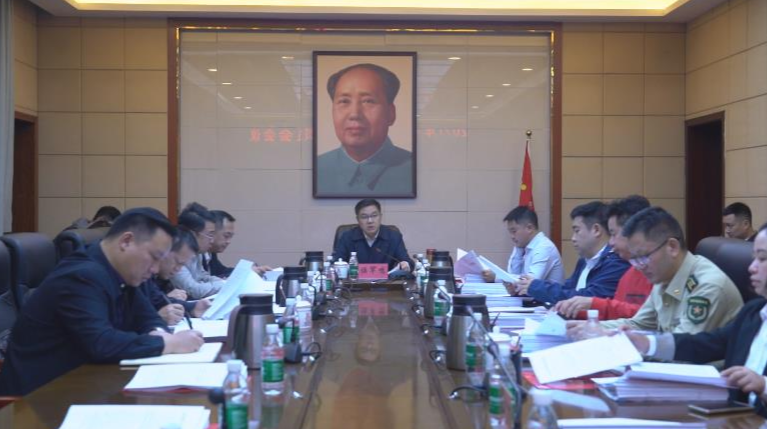 伍罕鳴主持召開區(qū)工委委員會(huì)會(huì)議，重點(diǎn)研究了這些事項(xiàng)