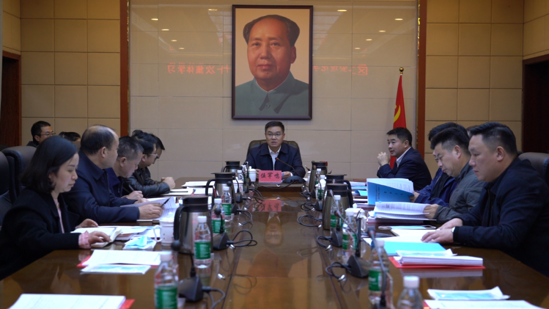 伍罕鳴主持召開區(qū)工委委員會(huì)會(huì)議，重點(diǎn)研究了這些事項(xiàng)