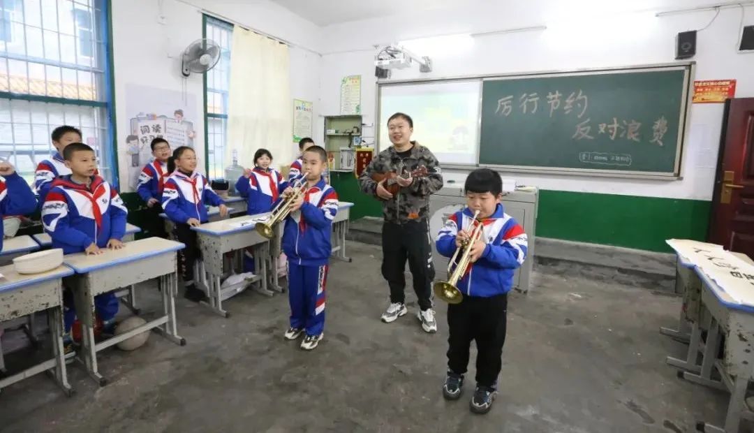 節(jié)約進(jìn)校園，倡導(dǎo)綠色新風(fēng)尚