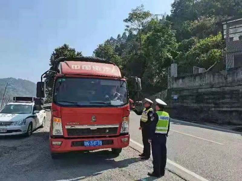 嚴查超載，不讓貨車變“禍”車