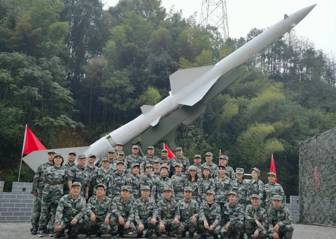 超燃！這場國防教育式軍訓(xùn)真的很火！