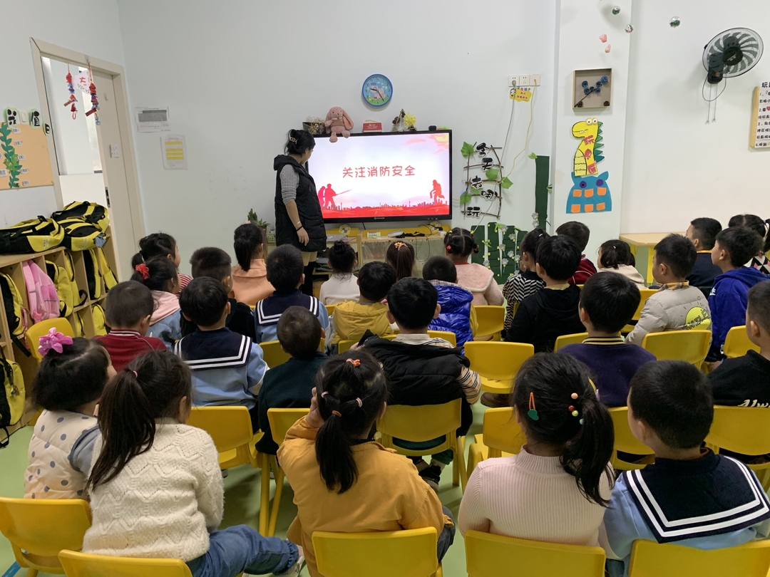 洪江區(qū)匯英幼兒園開展“11·9”消防安全演練
