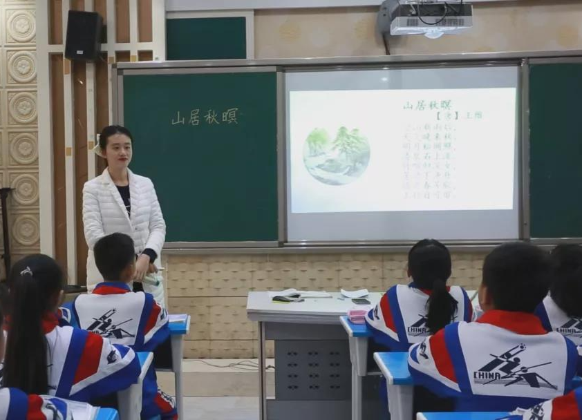 叩響古詩大門 走進(jìn)智慧課堂