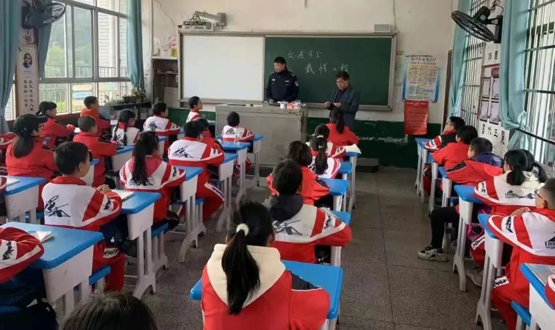 交警進(jìn)校園，為了這件“頭”等大事！