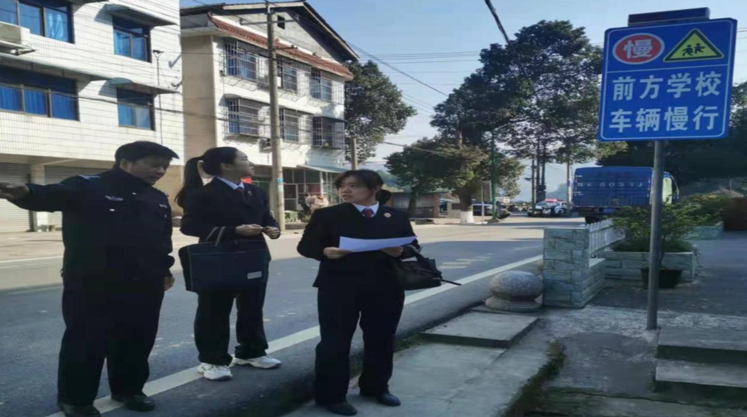為了孩子們的安全，他們積極履行職責(zé)
