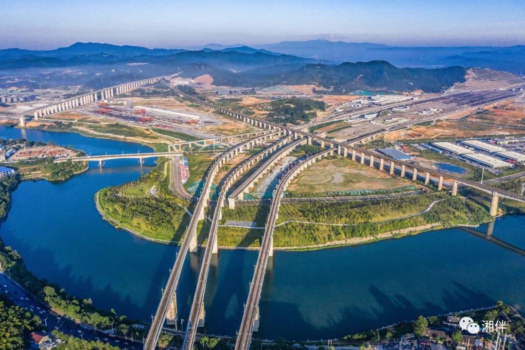落實(shí)省黨代會精神市州行丨懷化：做好“三篇文章”，奮力建設(shè)“三城一區(qū)”
