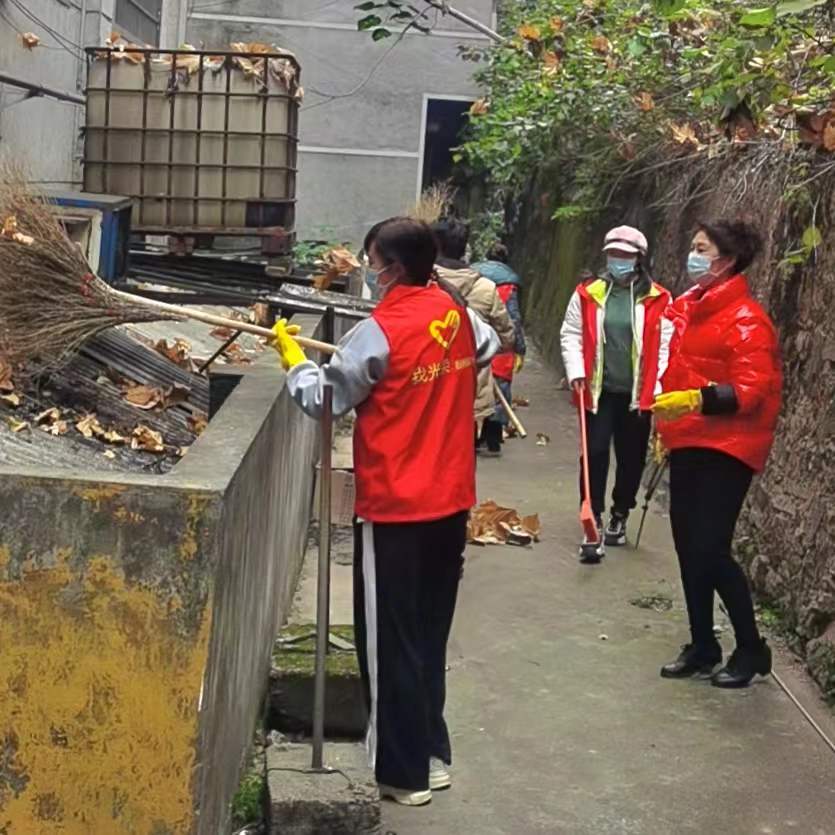 洪江區(qū)新街：環(huán)境衛(wèi)生齊參與，美家美婦動(dòng)起來！