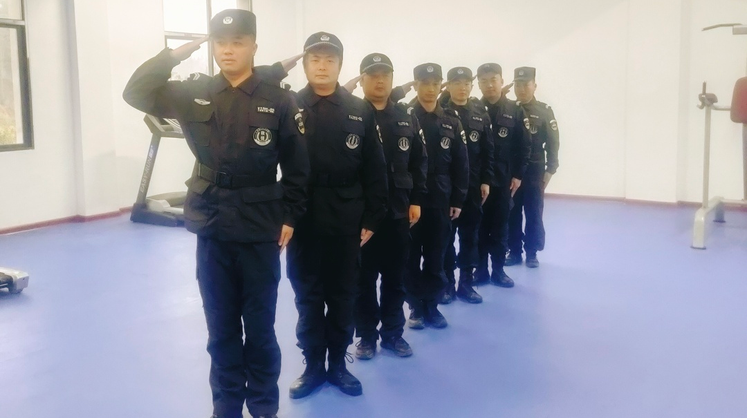 應(yīng)急救援隊(duì)隊(duì)員，集合！