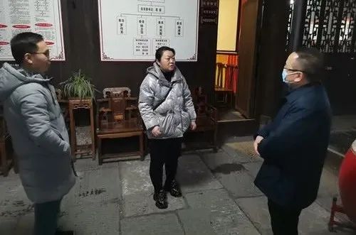 洪江人民法院深入社區(qū)開展“一門三敲”入戶宣傳排查工作
