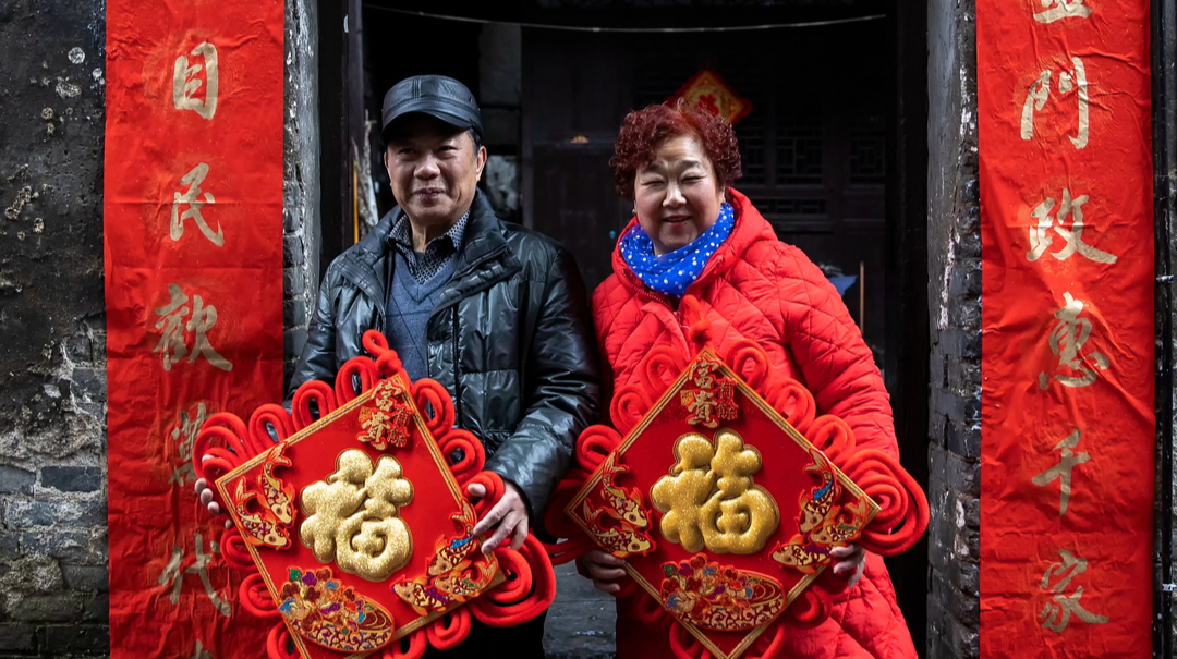 舞草龍 貼春聯(lián) 送洪福 ，千年古城尋年味