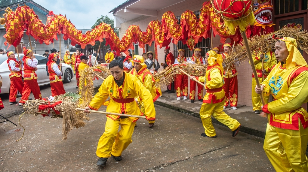 洪江區(qū)：精彩民俗鬧新村，紅紅火火過大年