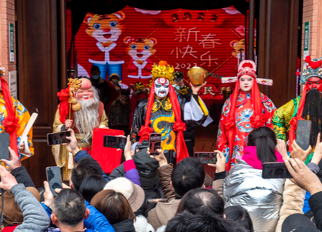 正月初五財(cái)神到，點(diǎn)開財(cái)源滾滾來！