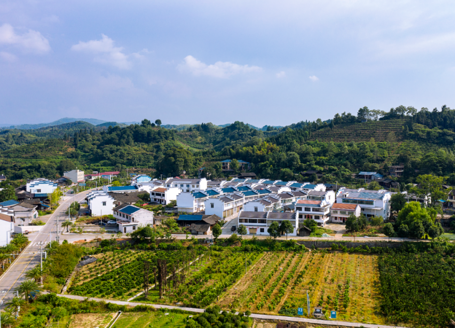 環(huán)境美起來(lái)，生活甜起來(lái)——洪江區(qū)鄉(xiāng)村振興穩(wěn)步快跑勇向前