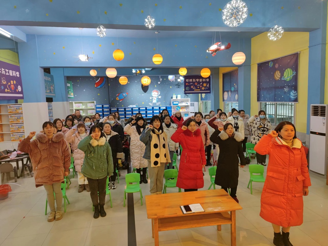 洪江區(qū)幼兒園開展“廉潔從教”宣誓儀式