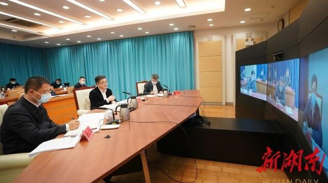 張慶偉與懷化市視頻連線：努力用最小代價(jià)最快速度 阻斷疫情蔓延實(shí)現(xiàn)動(dòng)態(tài)清零