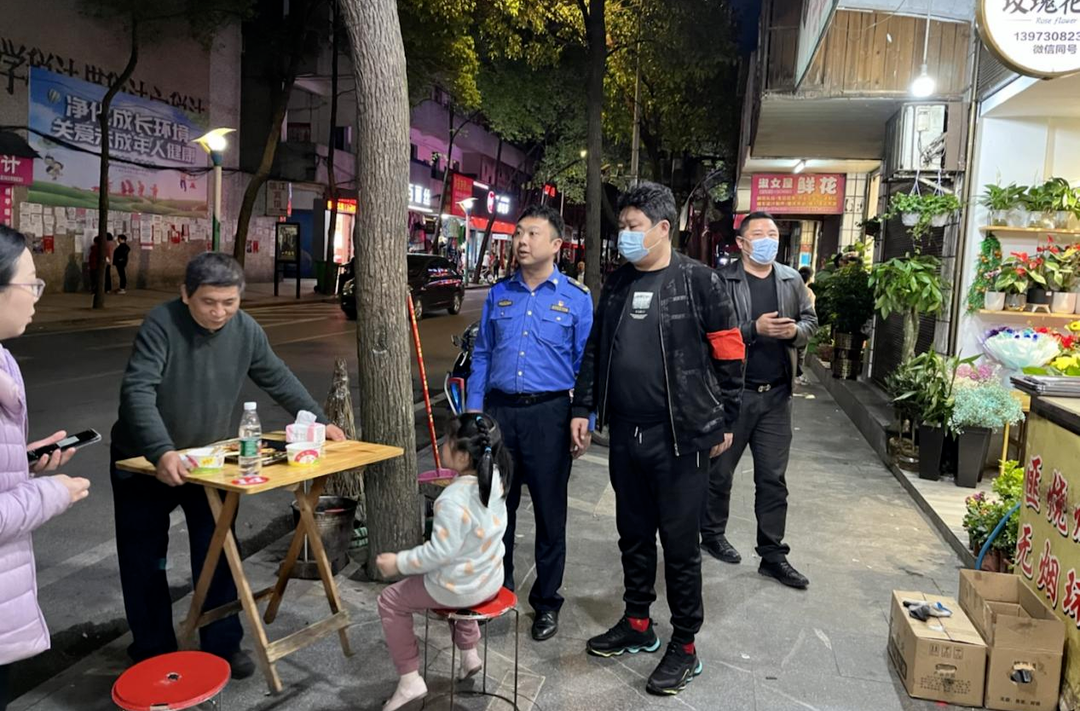 洪江區(qū)對夜宵攤點(diǎn)亂象“零容忍”！