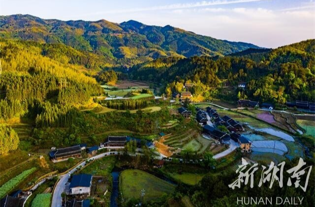 大道向前·湘村新時代|懷化雪峰村：一腳踏四縣，山村成“明星”