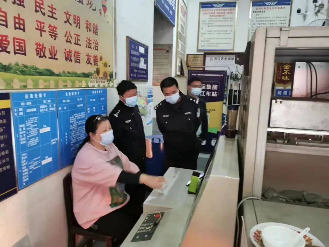 交警深入“兩客”運輸企業(yè)開展安全大檢查