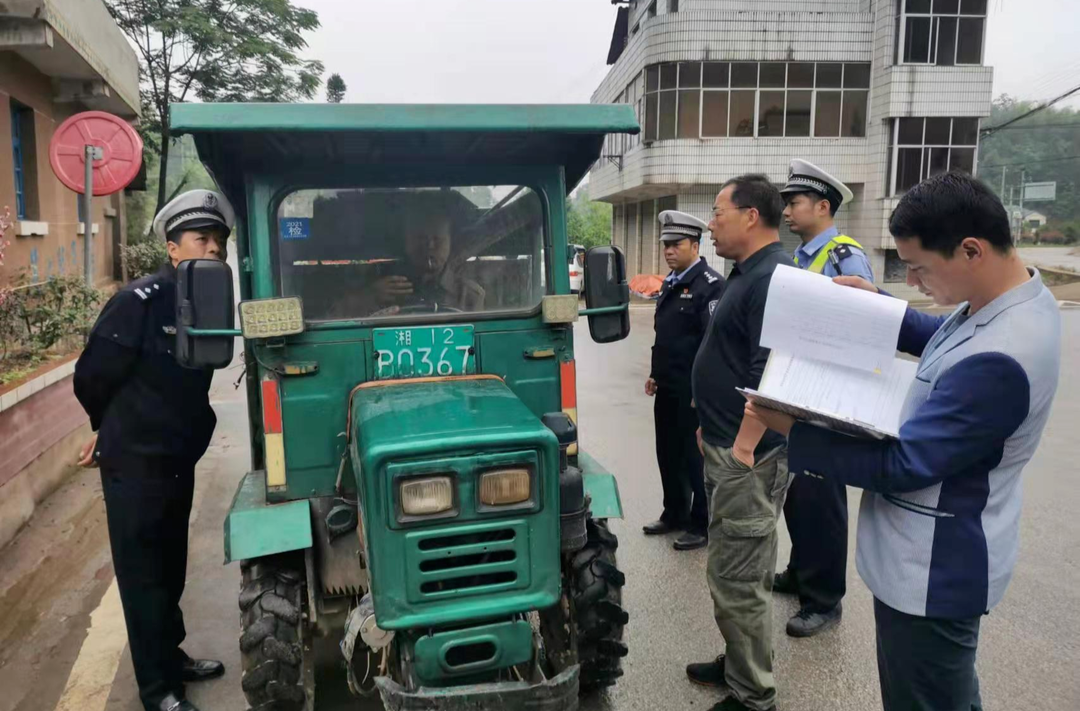 加強農(nóng)機管理，筑牢農(nóng)村道路安全防線
