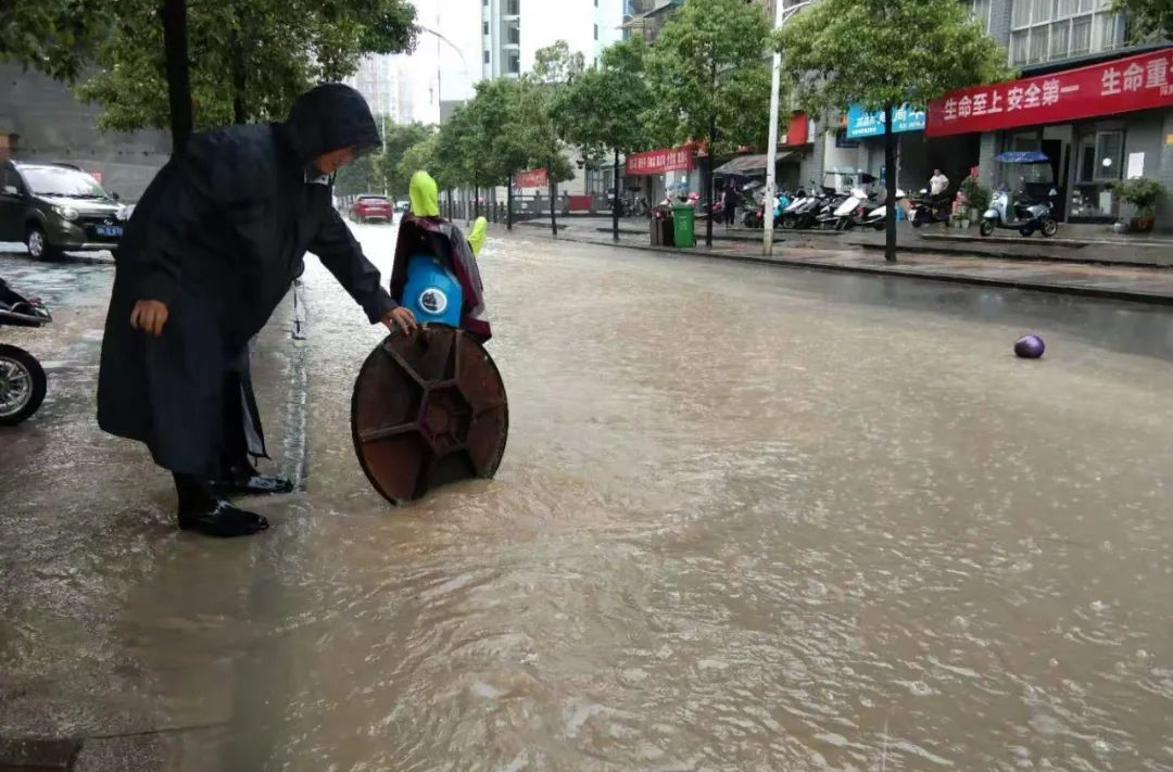 時刻準(zhǔn)備著！洪江區(qū)積極應(yīng)對強(qiáng)降雨天氣