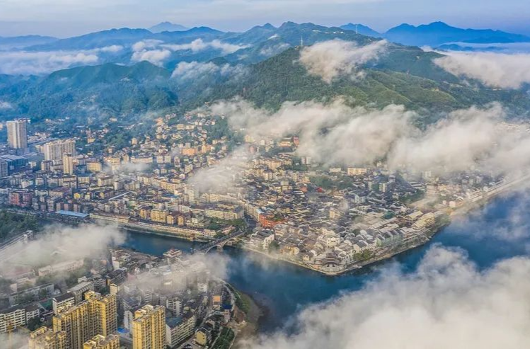 胡東聲：懷臺兩岸一家親 同心共贏創(chuàng)未來