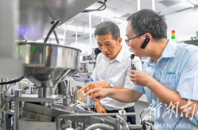 湖南日報頭版|懷化聯(lián)企干部用心用情走下去 面對面聽訴求 實打?qū)嵔怆y題