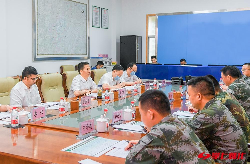 許忠建在懷化軍分區(qū)機關(guān)走訪調(diào)研時指出：發(fā)揚雙擁共建光榮傳統(tǒng) 持續(xù)鞏固軍政軍民團結(jié)大好局面