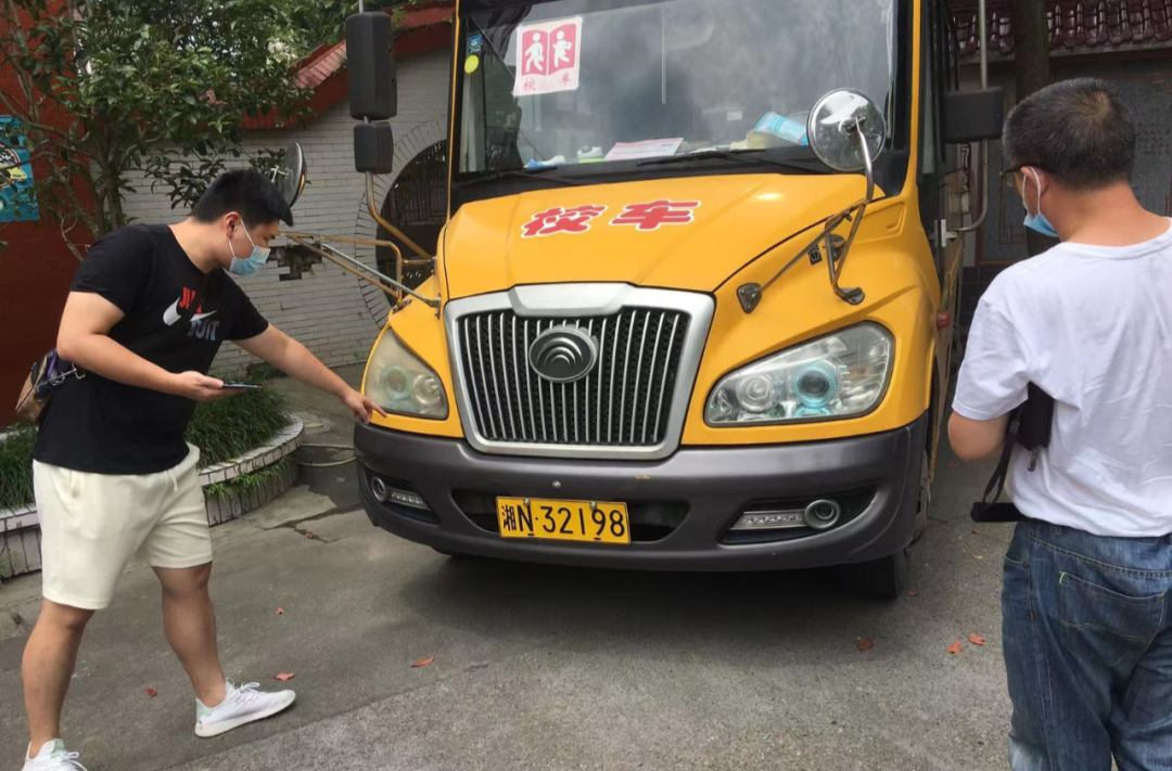 擰緊校車“安全閥” 守護學子平安路