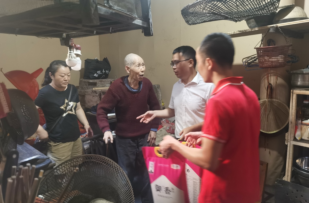 炎炎的夏日，他們送來“清涼”