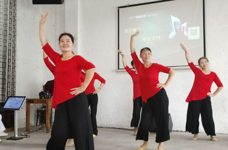 頌歌獻(xiàn)給黨 奮進(jìn)新征程