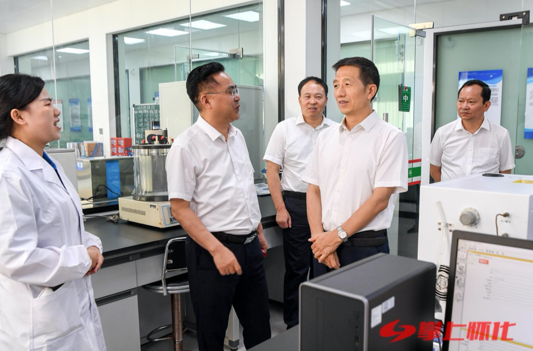 許忠建在洪江區(qū)調(diào)研時(shí)強(qiáng)調(diào)：以精心籌辦首屆懷化旅游發(fā)展大會為契機(jī) 把生態(tài)文旅產(chǎn)業(yè)做出特色做出品牌做出影響力