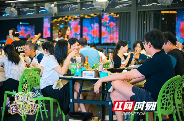 中國(guó)十年，湖南“味道”①｜熱辣：夜未央 正當(dāng)紅