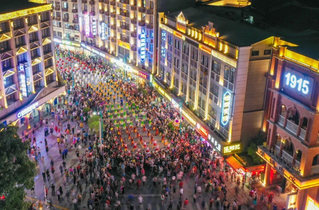 洪江古商城：嗨游“白加黑” 暑期樂不停