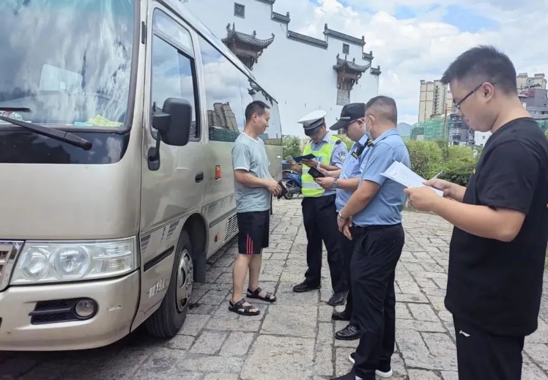 筑牢交通安全線  旅客出行更放心
