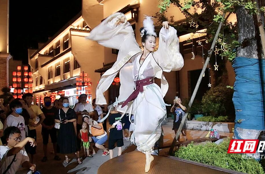 行吟懷化⑤燈影連月華 洪江區(qū)里行歌斗舞度韶光