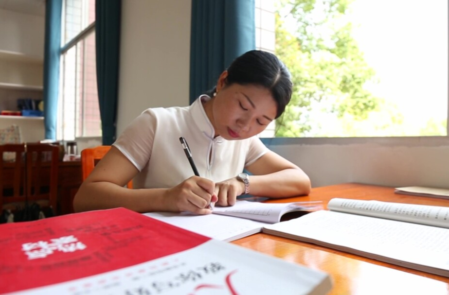 教師風(fēng)采｜唐麗君：在教育事業(yè)中幸福地奔跑