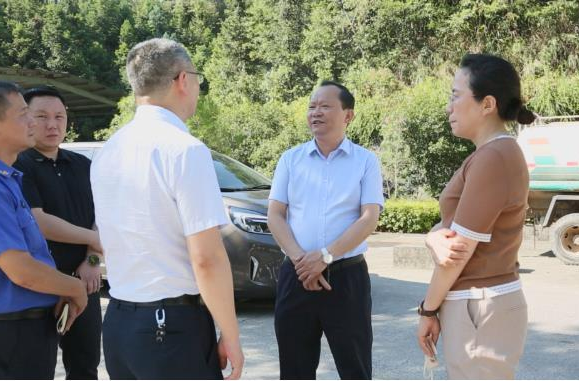 劉曉明：高標(biāo)準、高質(zhì)量抓好突出生態(tài)環(huán)境問題整改工作