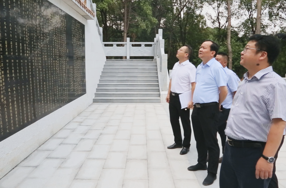 劉曉明調(diào)研森林防火和烈士陵園改擴建項目建設(shè)工作